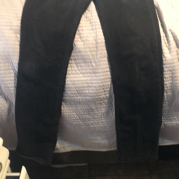 Black Levi’s Size 28 waist length 32 equivalent to a size 7 - Picture 2 of 5